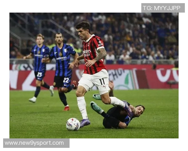 米兰队员莱奥托莫里单独训练普利西奇拉比奥特积极康复中